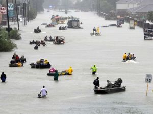 hurricane-harvey-houston-street-ap-ps-170828_4x3_992